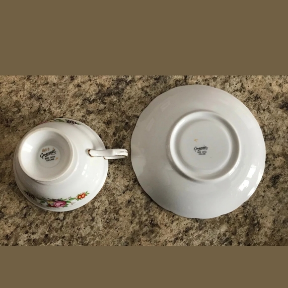 Grosvenor Footed Teacup & Saucer - Picture 4 of 7